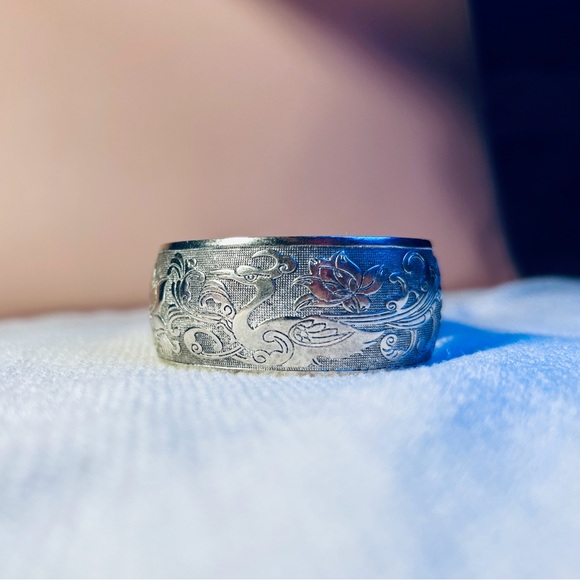 Elegant Silver Cuff Bracelet New with tags adjustable - Picture 4 of 4